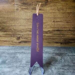 Marque-Page - Violet- "Lire C'est Rester Éveillé"